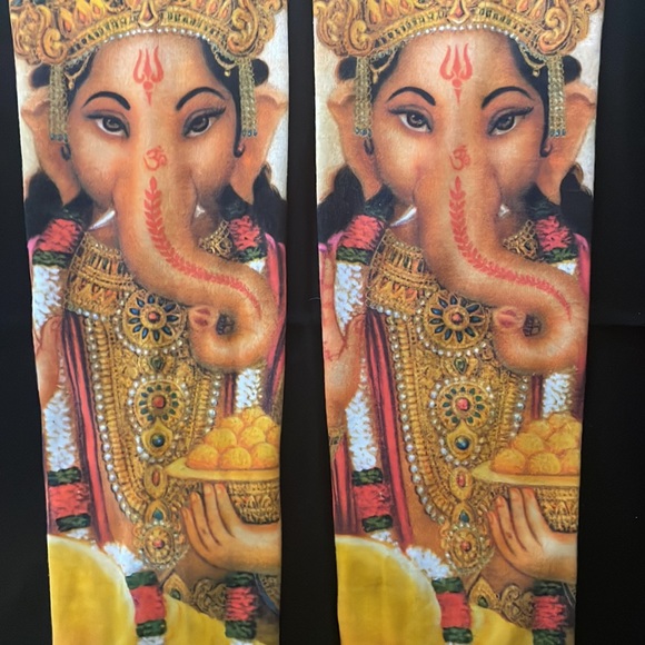 Sleeves - yellow pair worn once, X-Mas themed never worn. Fun way to keep warm! - Picture 9 of 14